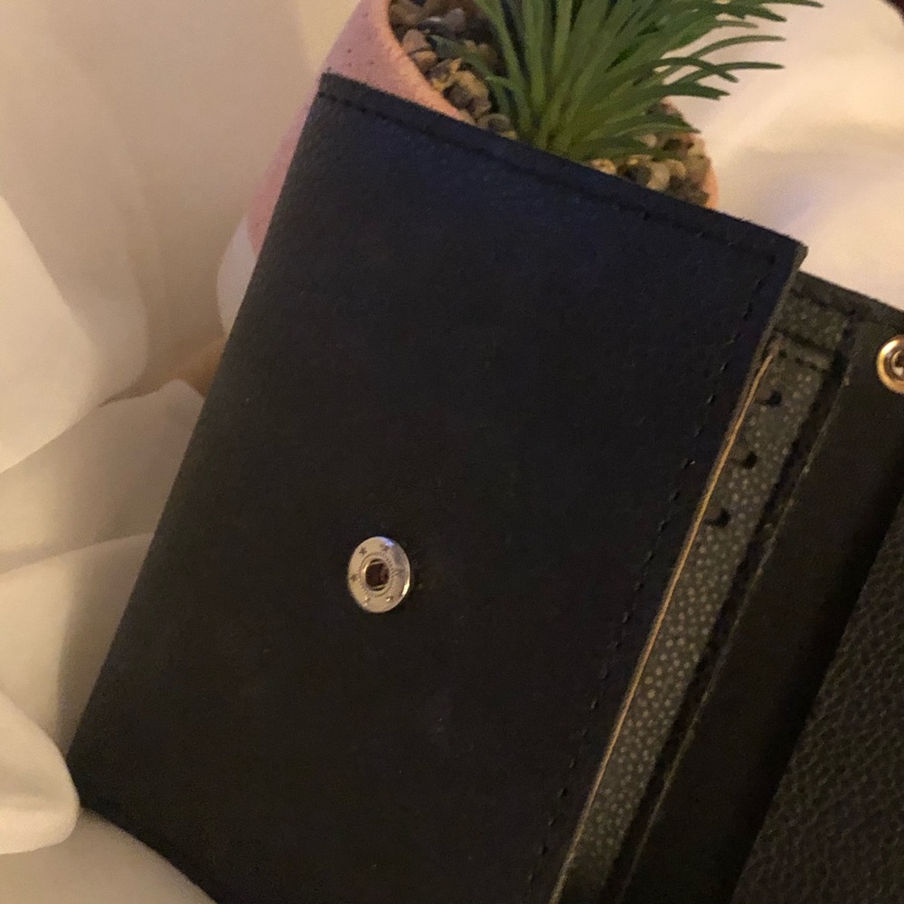 FREE‼️BROKEN LEATHER WALLET w/tassel & ♥️ pendant! - Picture 5 of 14